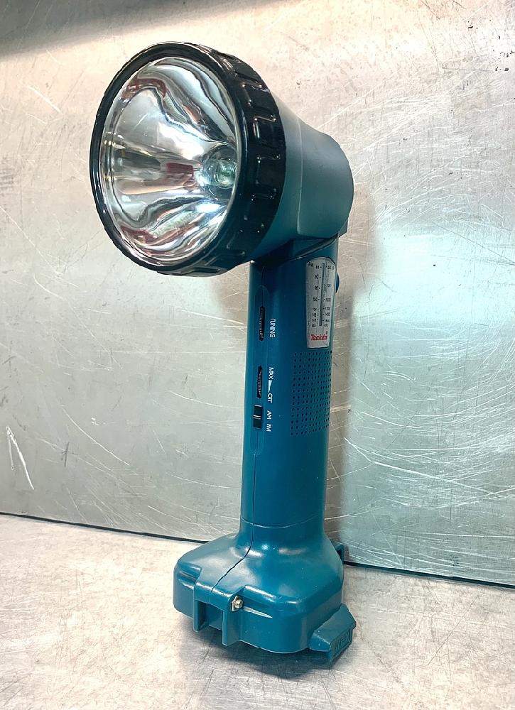 Фонарь-радиоприемник Makita