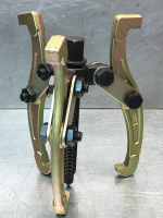 Съемник 150мм желтый 3-х лапый  47893