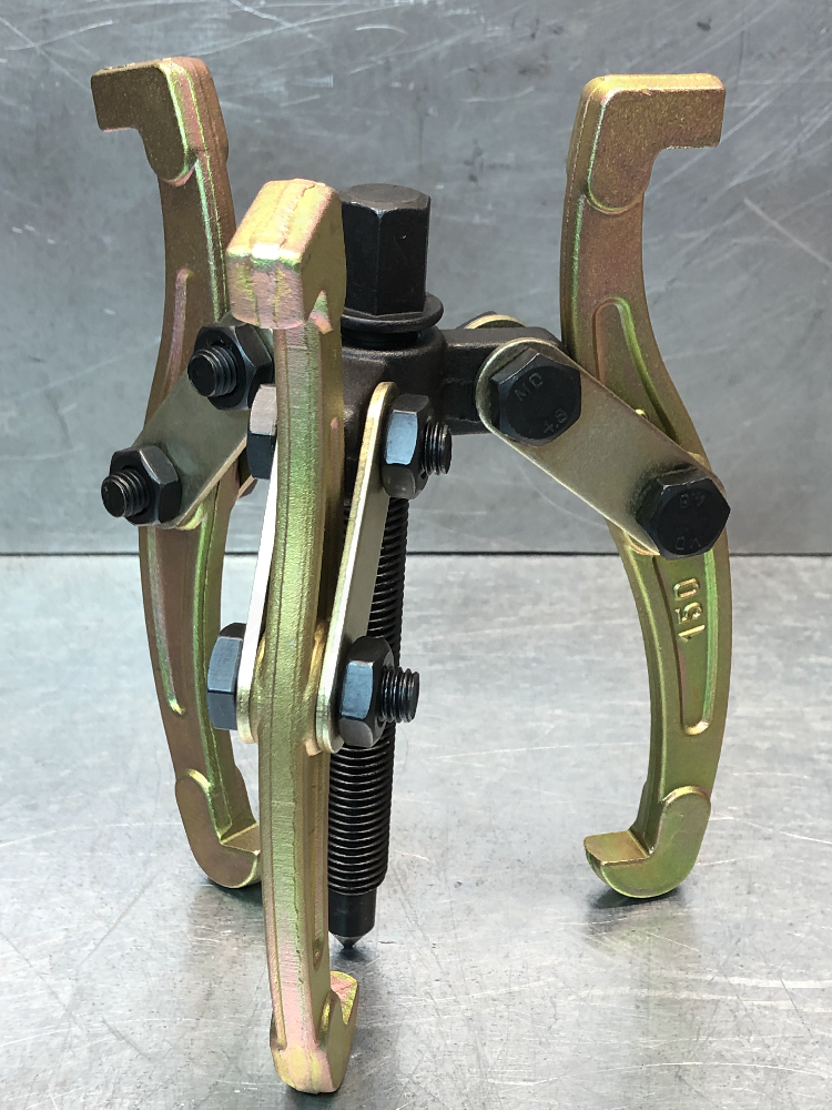 Съемник 150мм желтый 3-х лапый  47893