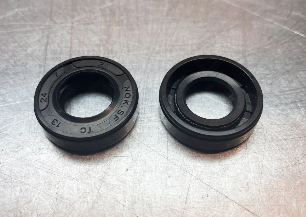 13*24*7 ТС сальник (импорт) NBR70 NQK